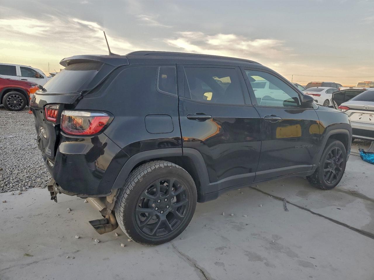 2022 Jeep Compass Latitude - Image 3
