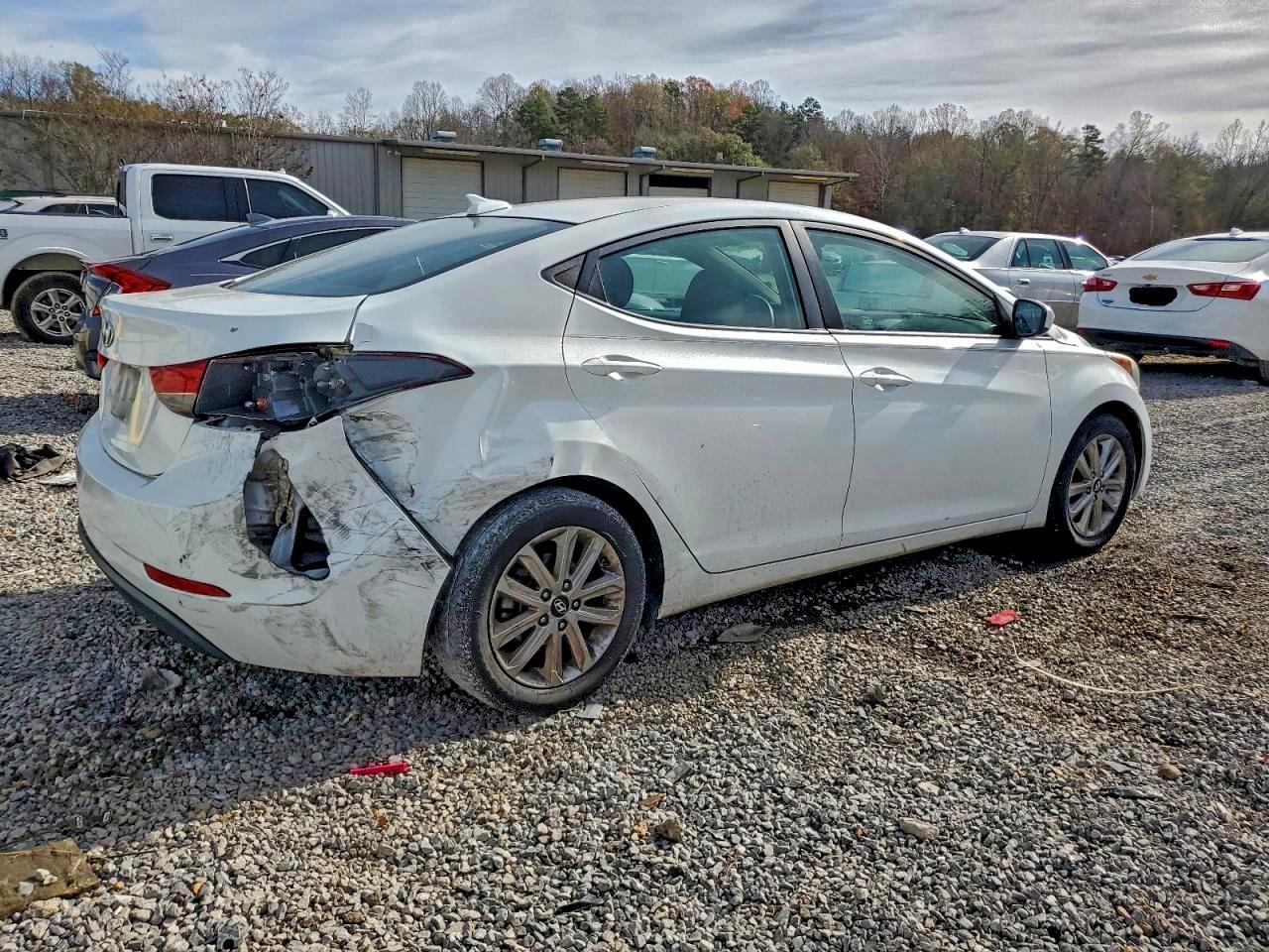 2016 Hyundai Elantra Se - Image 3