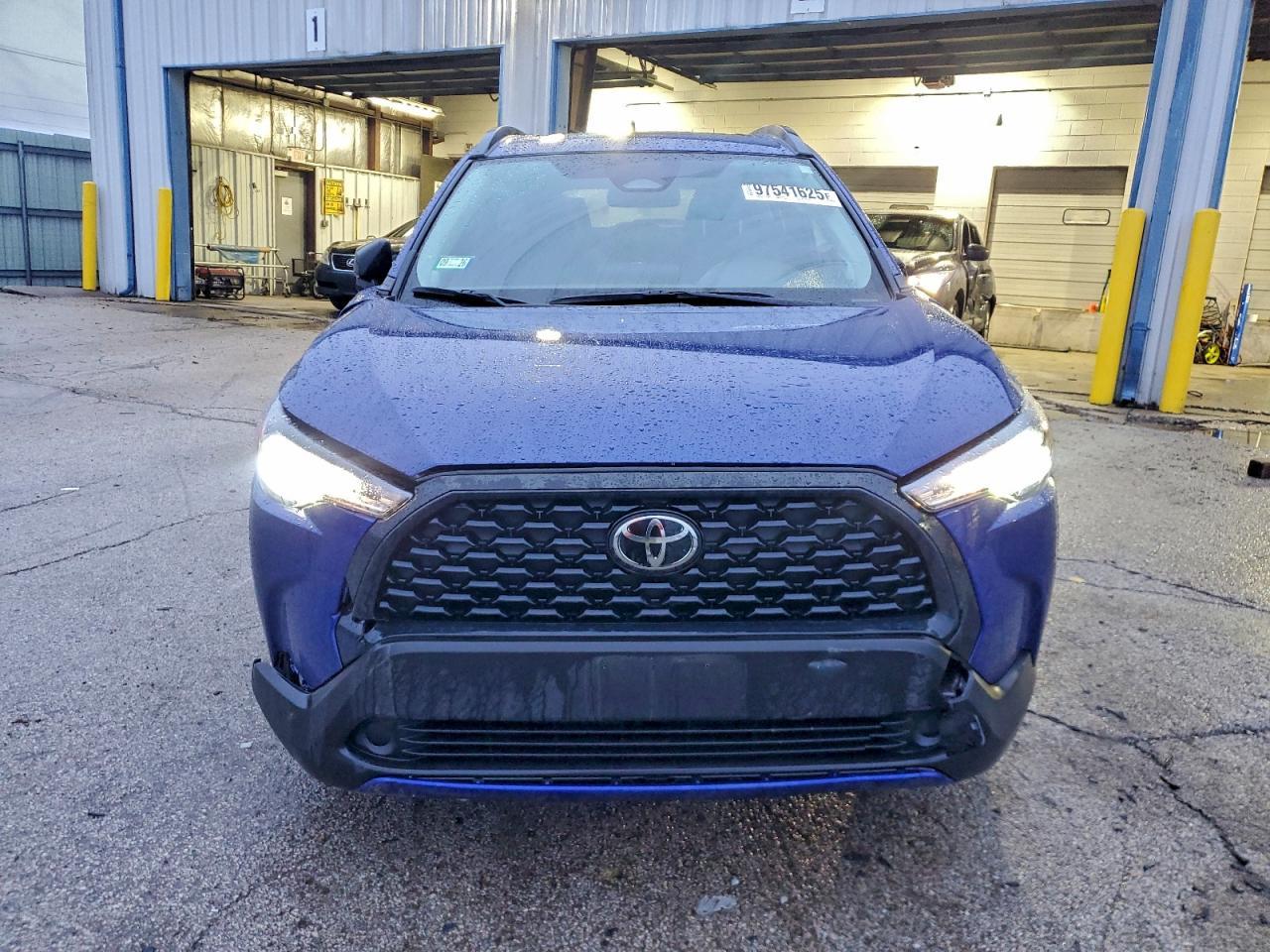 2025 Toyota Corolla Cross Le - Image 5