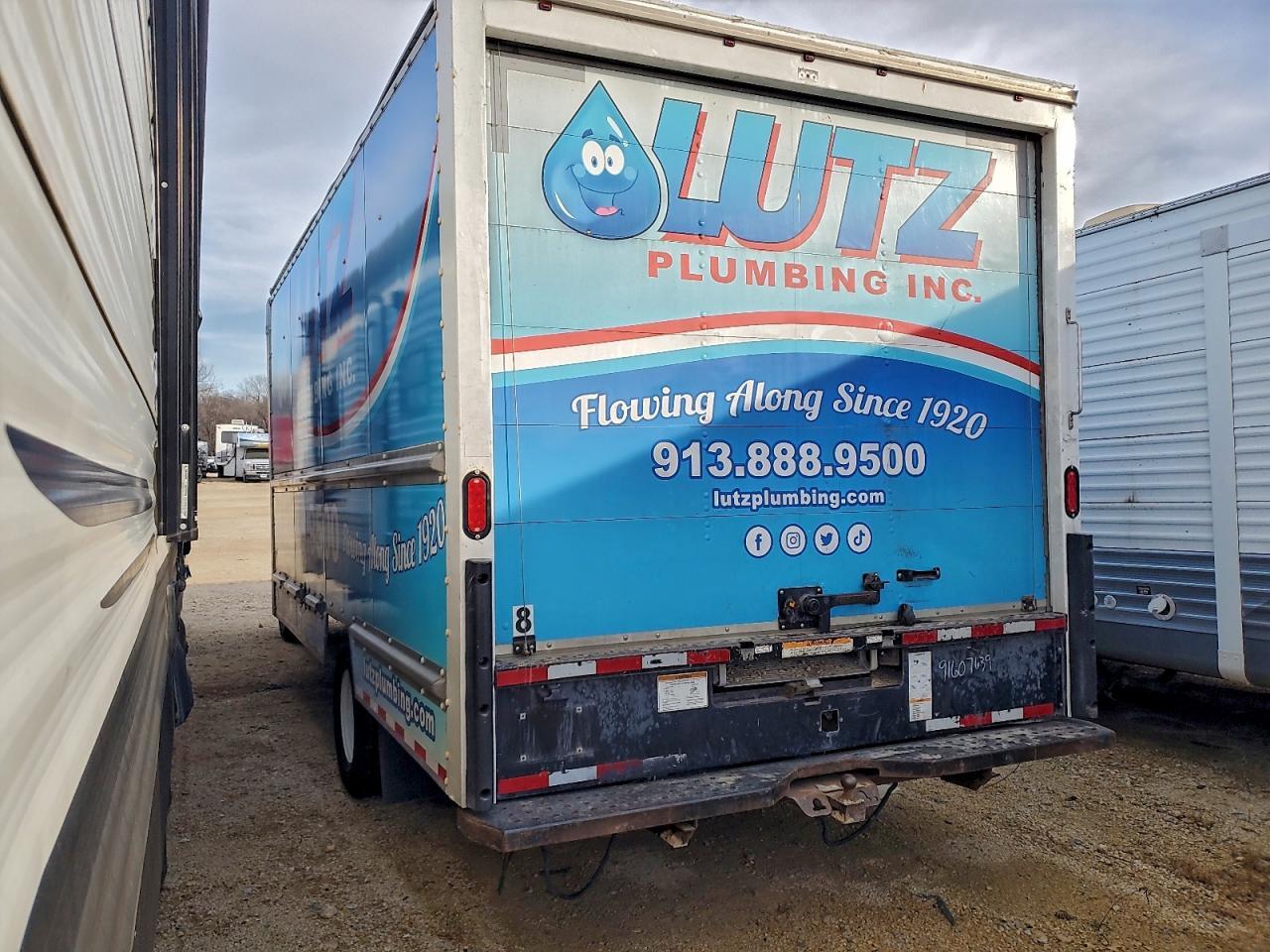 2018 GMC Savana Box Truck - Фото 2