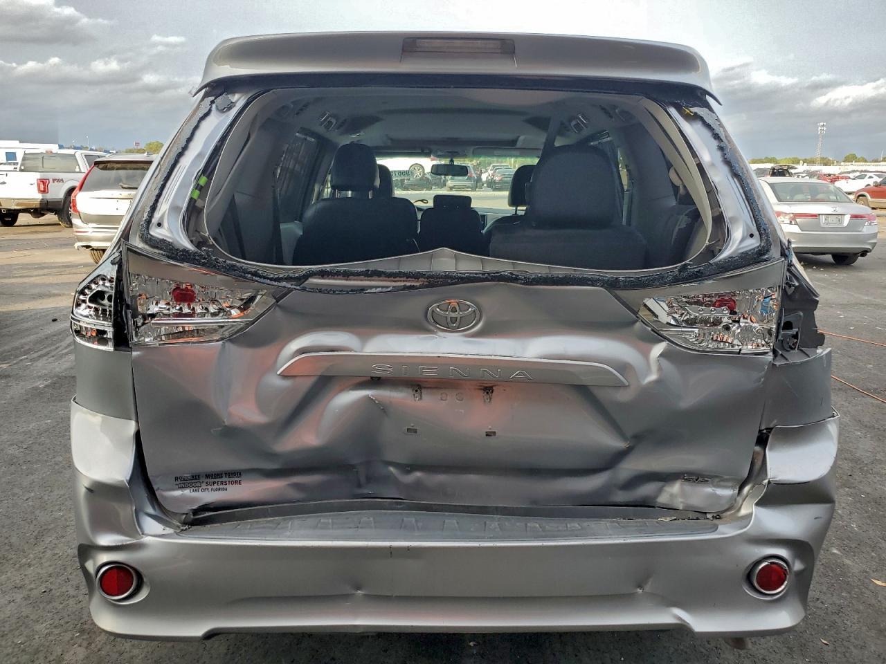 2012 Toyota Sienna Sport - Фото 6