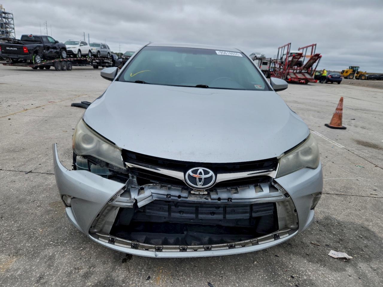 2016 Toyota Camry Le - Фото 5