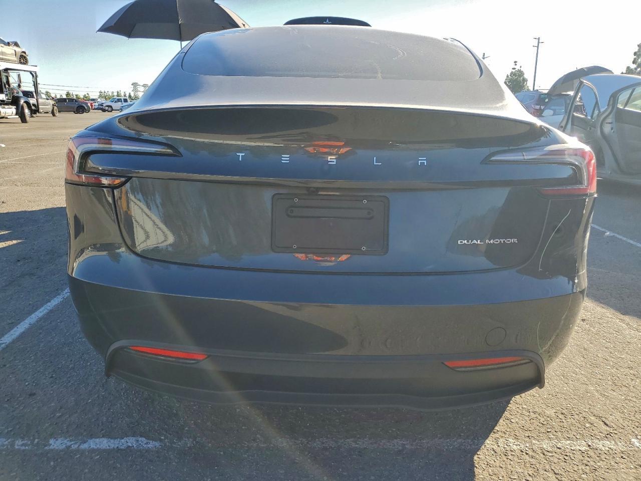 2025 Tesla Model 3 - Image 6