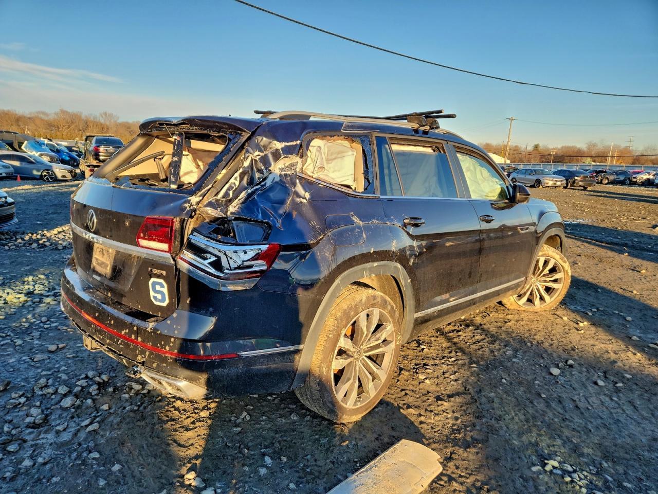 2021 Volkswagen Atlas Sel R-Line - Image 3