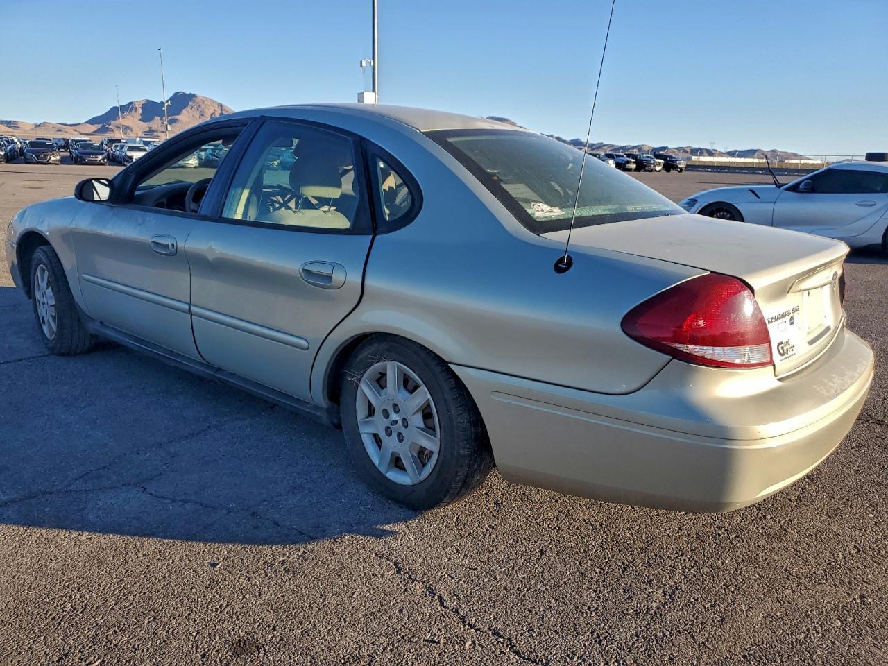2005 Ford Taurus Se - Фото 2