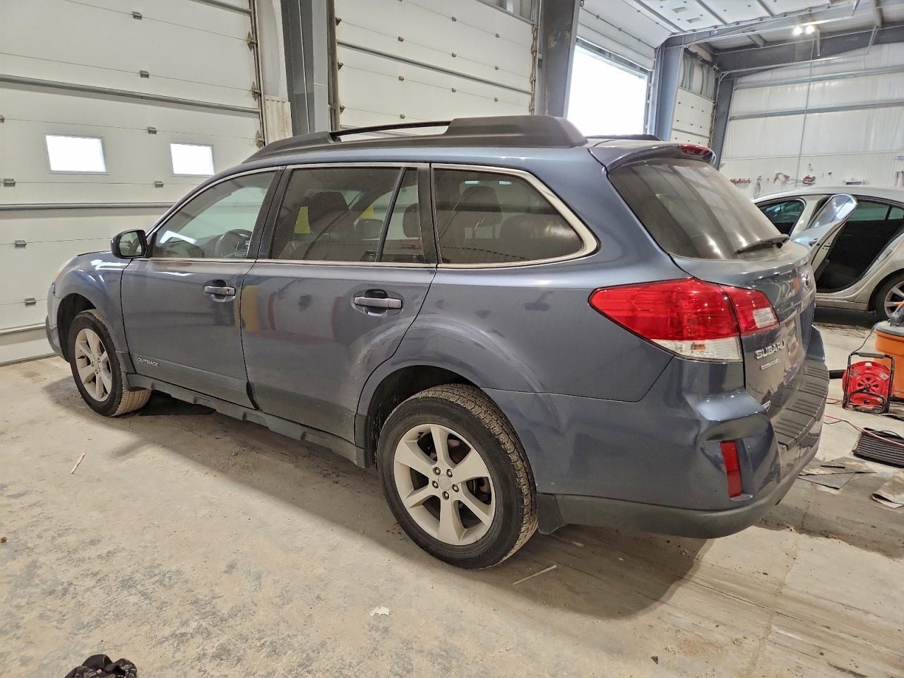 2013 Subaru Outback 2.5I Premium - Фото 2
