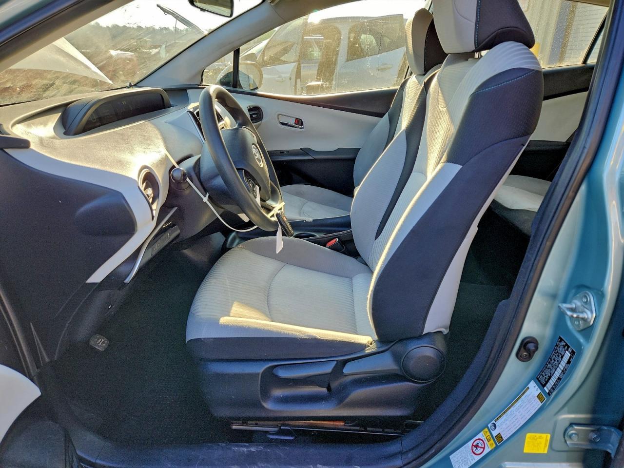 2016 Toyota Prius Two - Фото 7