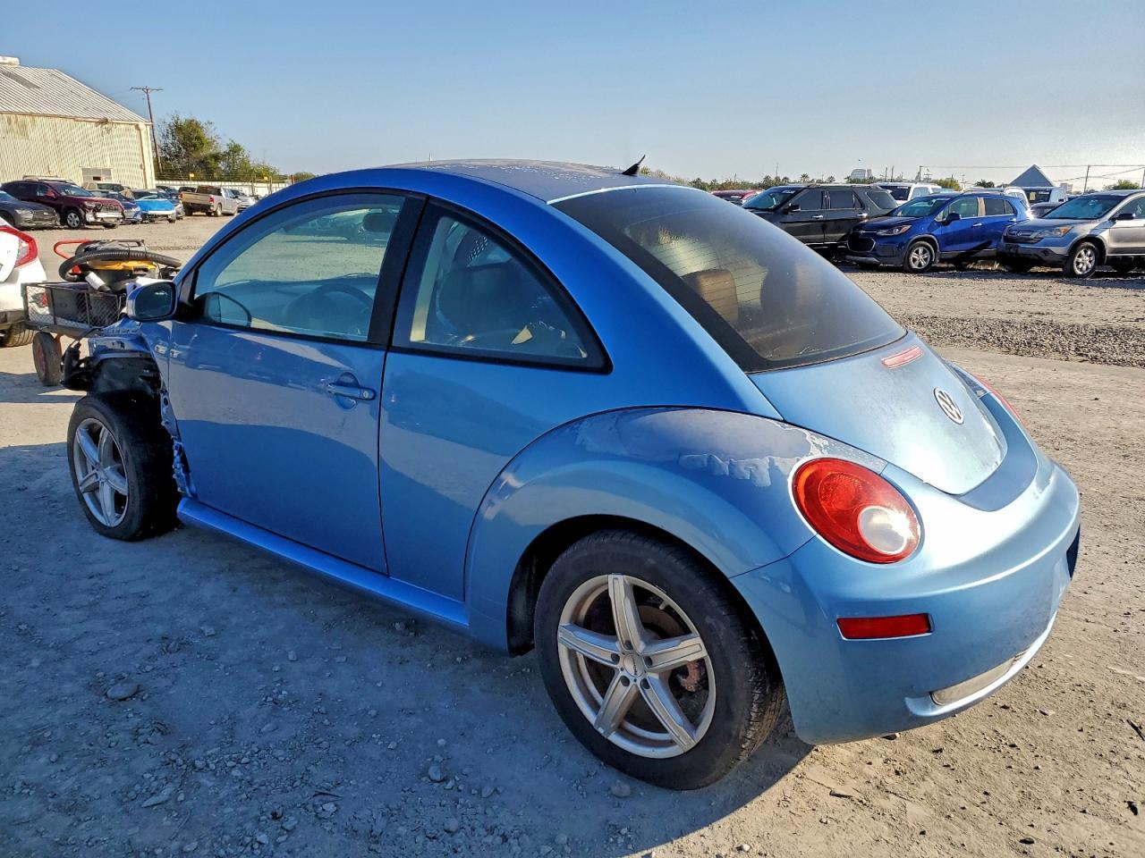 2010 Volkswagen New Beetle - Image 2