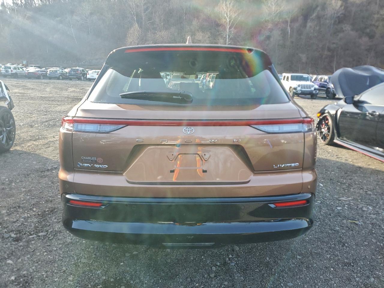 2025 Toyota Crown Signia Xle - Фото 6