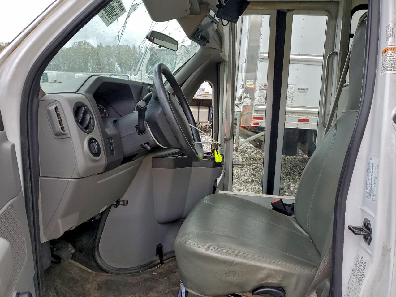 2019 Ford E350 Shuttle Bus - Фото 5