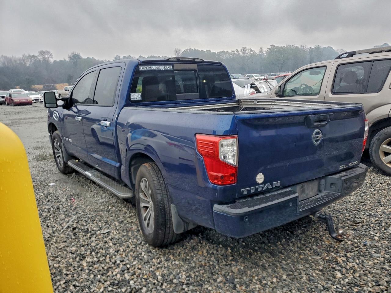 2017 Nissan Titan Sv - Image 2