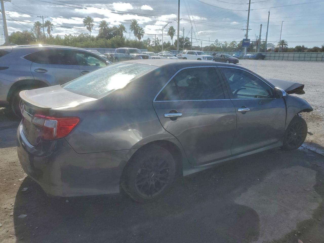 2014 Toyota Camry Se - Фото 3
