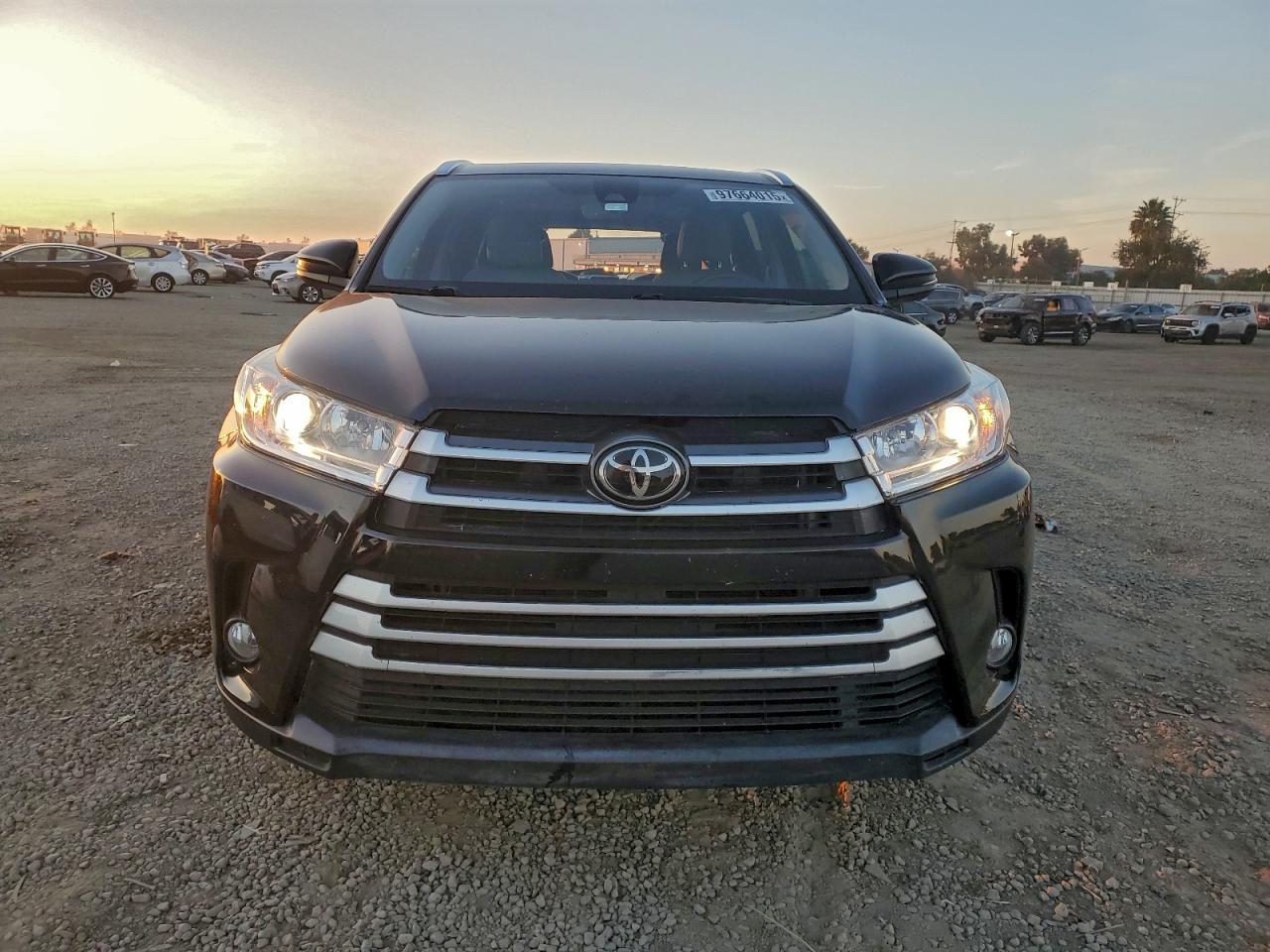 2019 Toyota Highlander Se - Фото 5