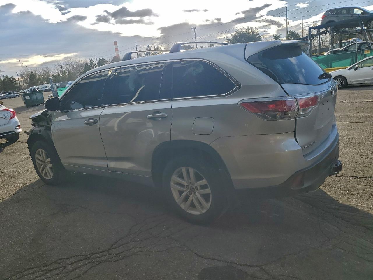 2016 Toyota Highlander Le - Image 2