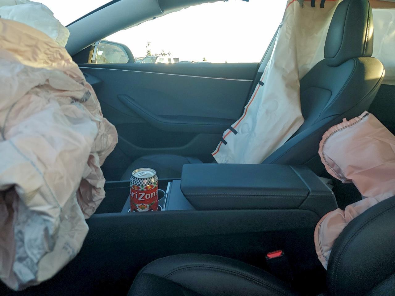 2025 Tesla Model 3 - Фото 7