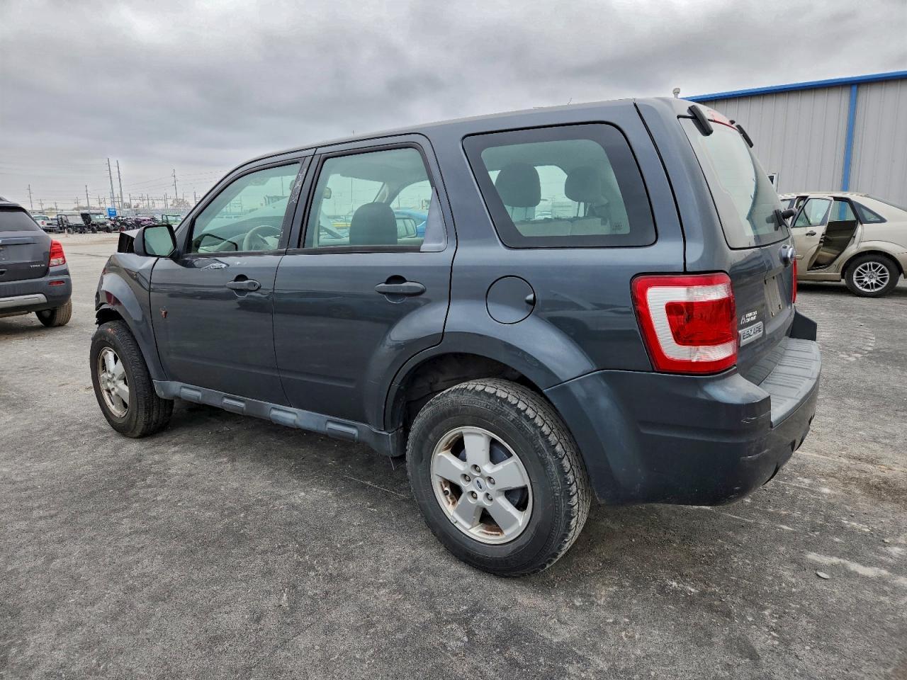 2009 Ford Escape Xls - Фото 2