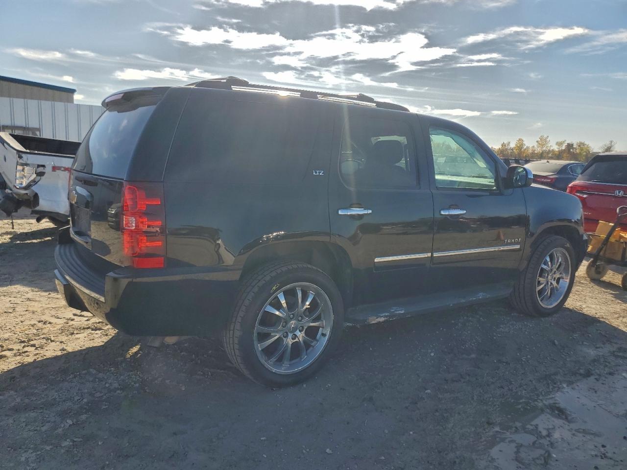 2013 Chevrolet Tahoe C1500 Ltz - Фото 3