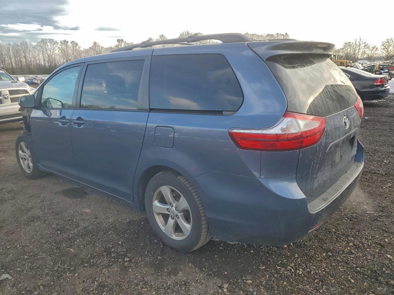 2017 Toyota Sienna Le - Фото 2