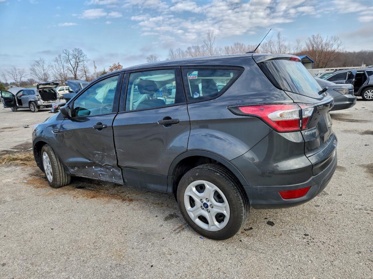 2017 Ford Escape S - Фото 2