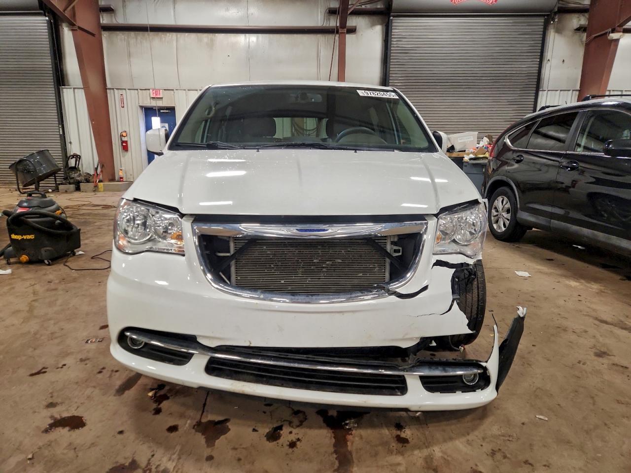 2016 Chrysler Town & Country Touring - Фото 5