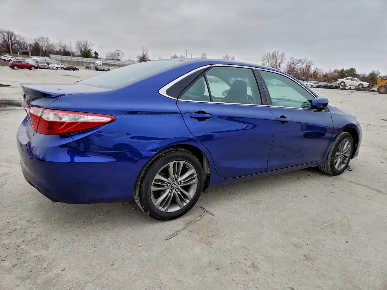 2016 Toyota Camry Le - Image 3