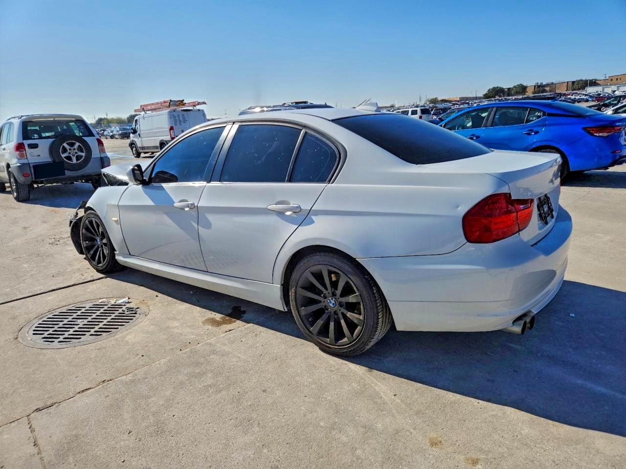 2011 BMW 328 I - Фото 2