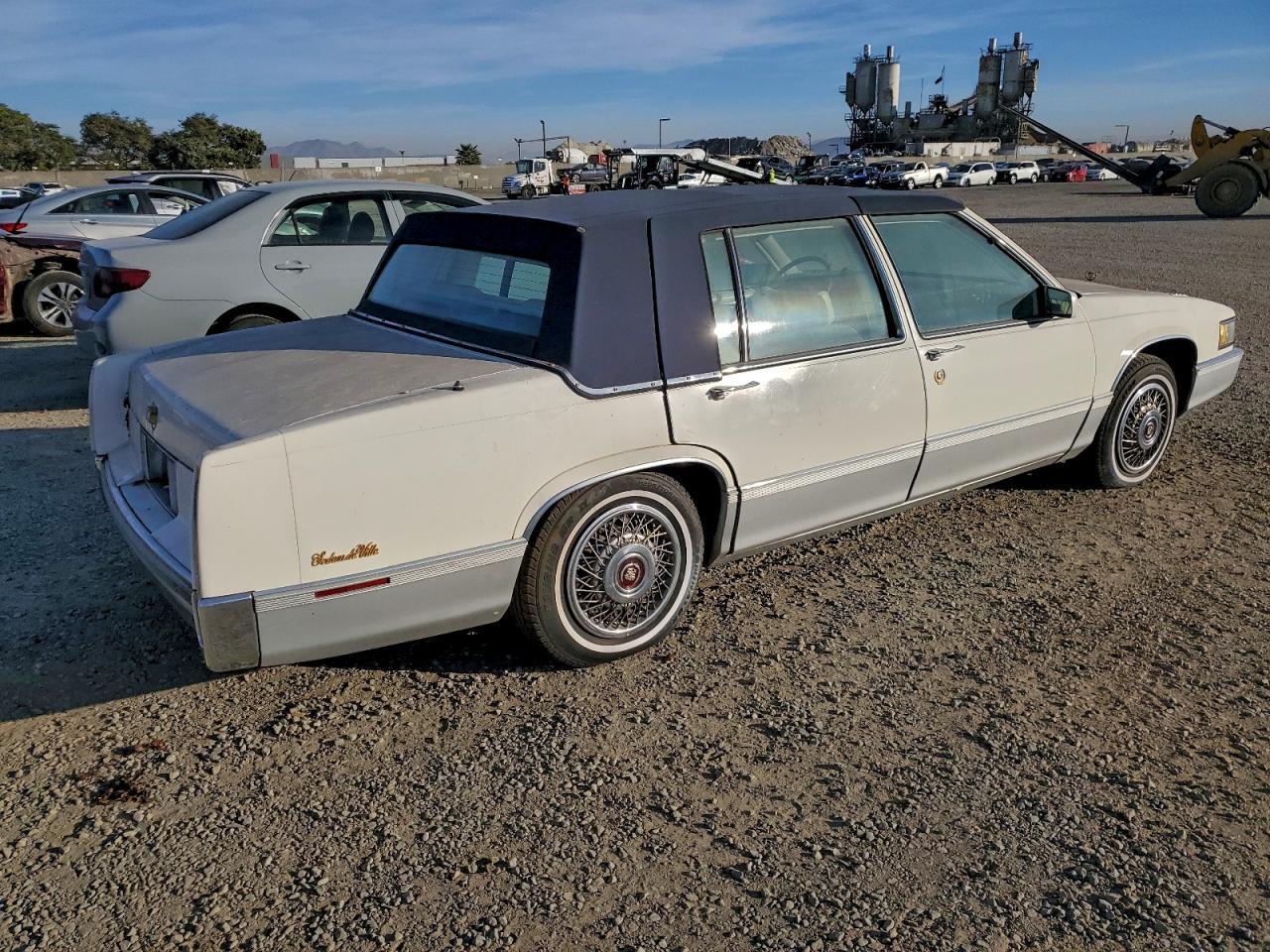 1989 Cadillac Deville - Фото 3