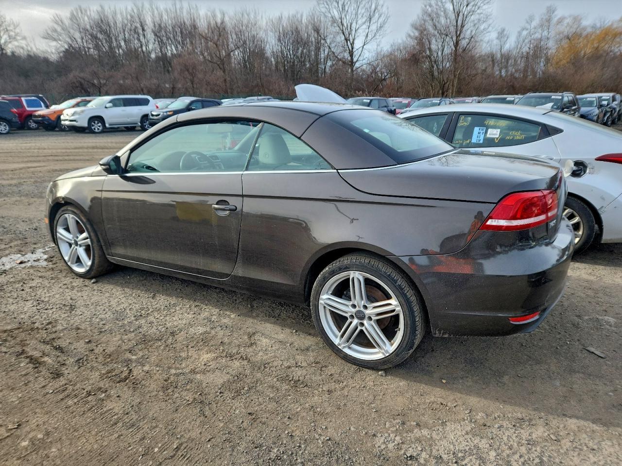 2012 Volkswagen Eos Lux - Image 2