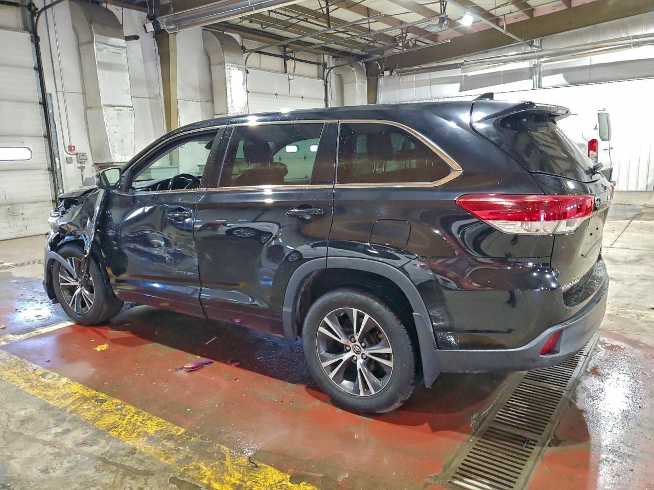 2017 Toyota Highlander Le Plus - Фото 2