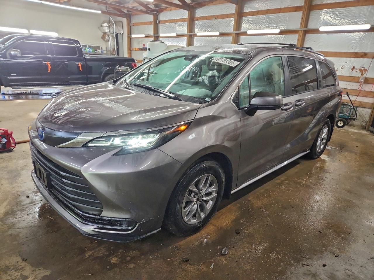 2022 Toyota Sienna Le