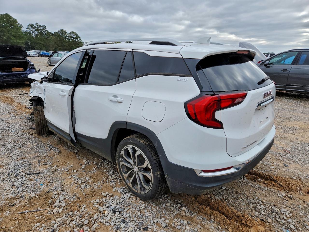 2019 GMC Terrain Slt - Image 2