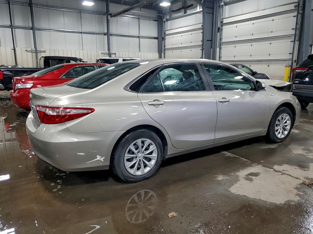 2016 Toyota Camry Hybrid - Фото 3