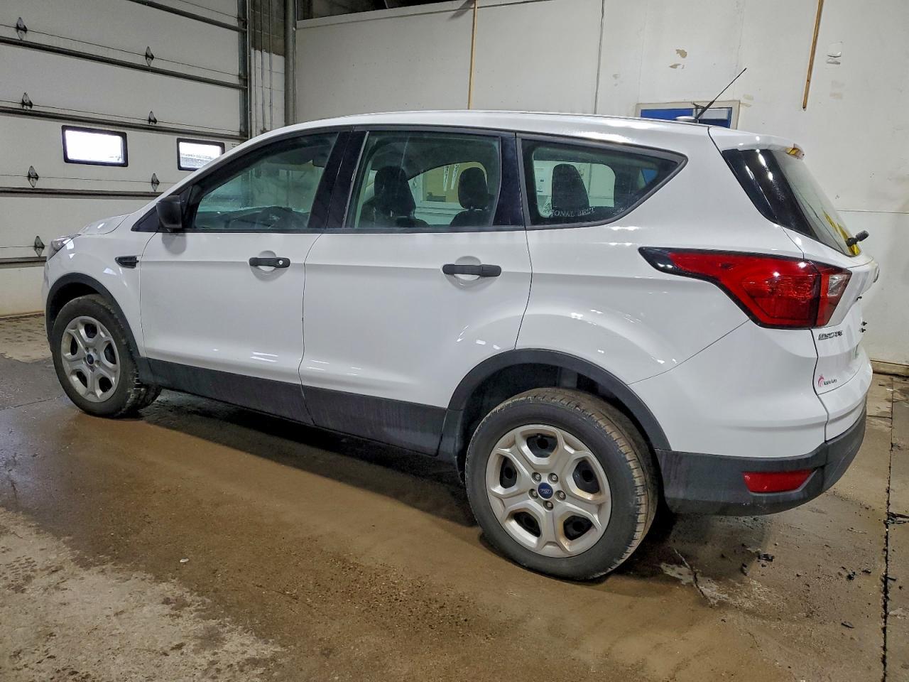 2019 Ford Escape S - Фото 2