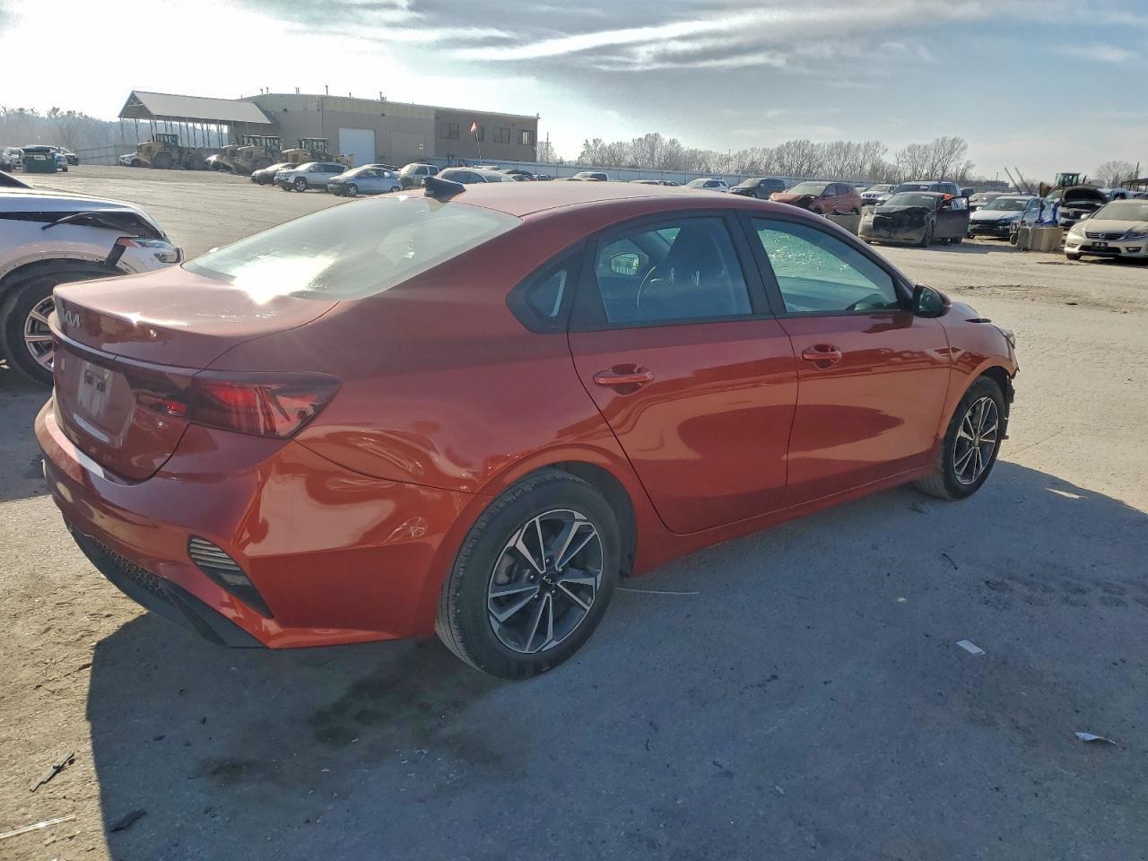 2024 Kia Forte Lxs - Фото 3