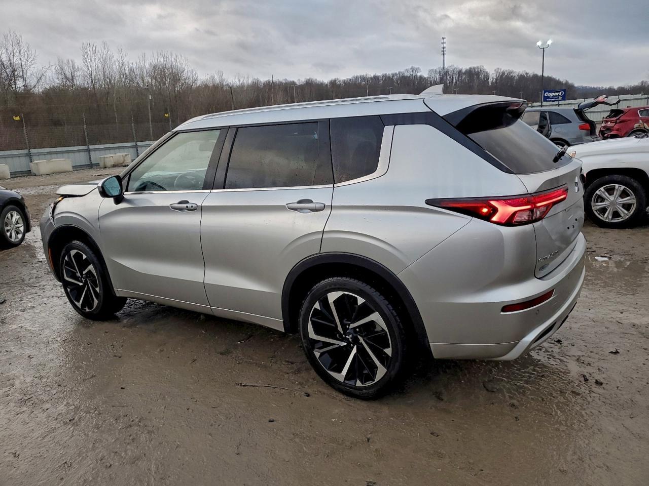 2022 Mitsubishi Outlander Sel - Image 2