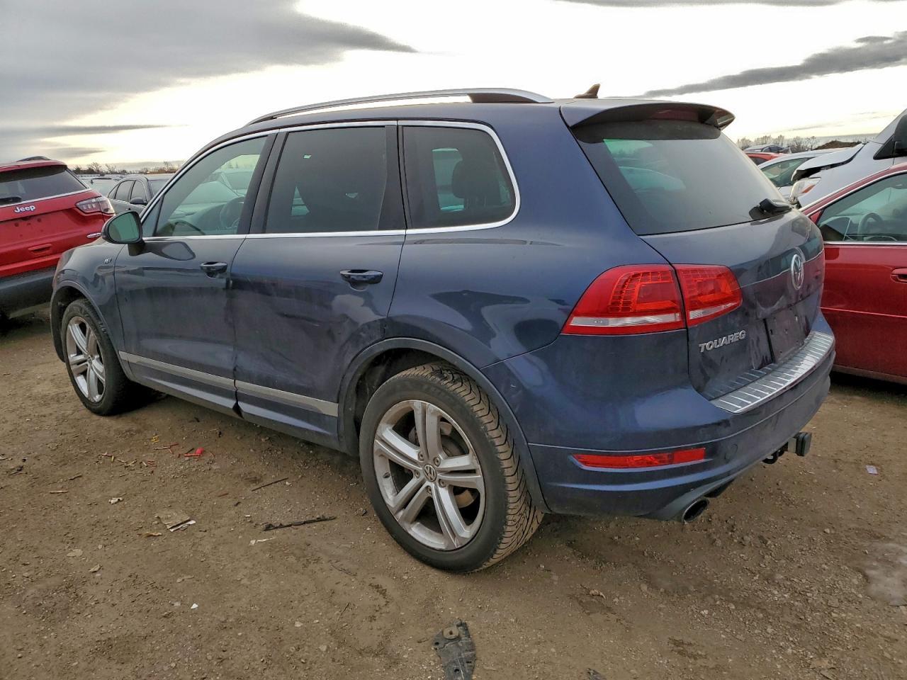 2014 Volkswagen Touareg V6 - Image 2