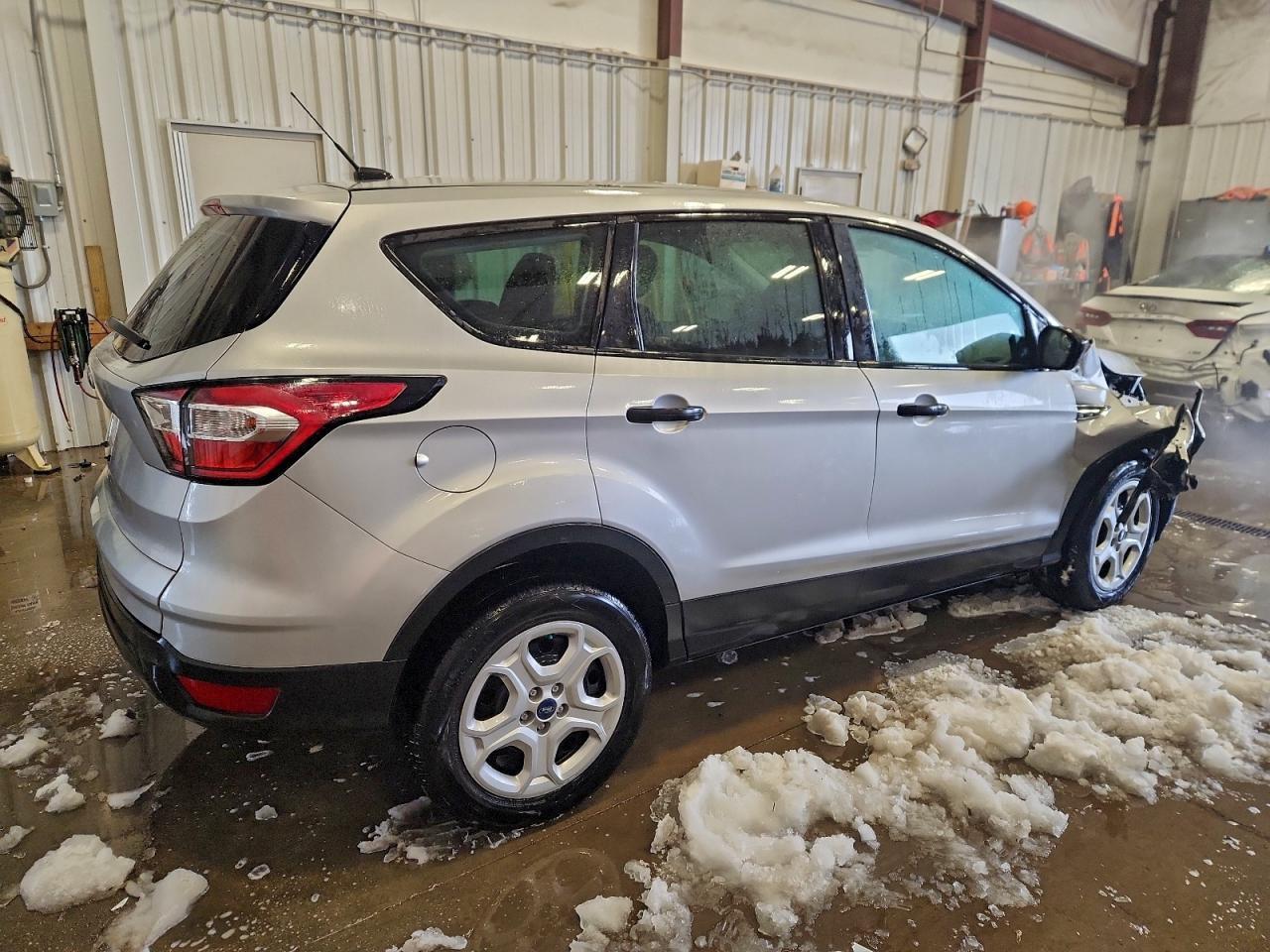 2018 Ford Escape S - Фото 3