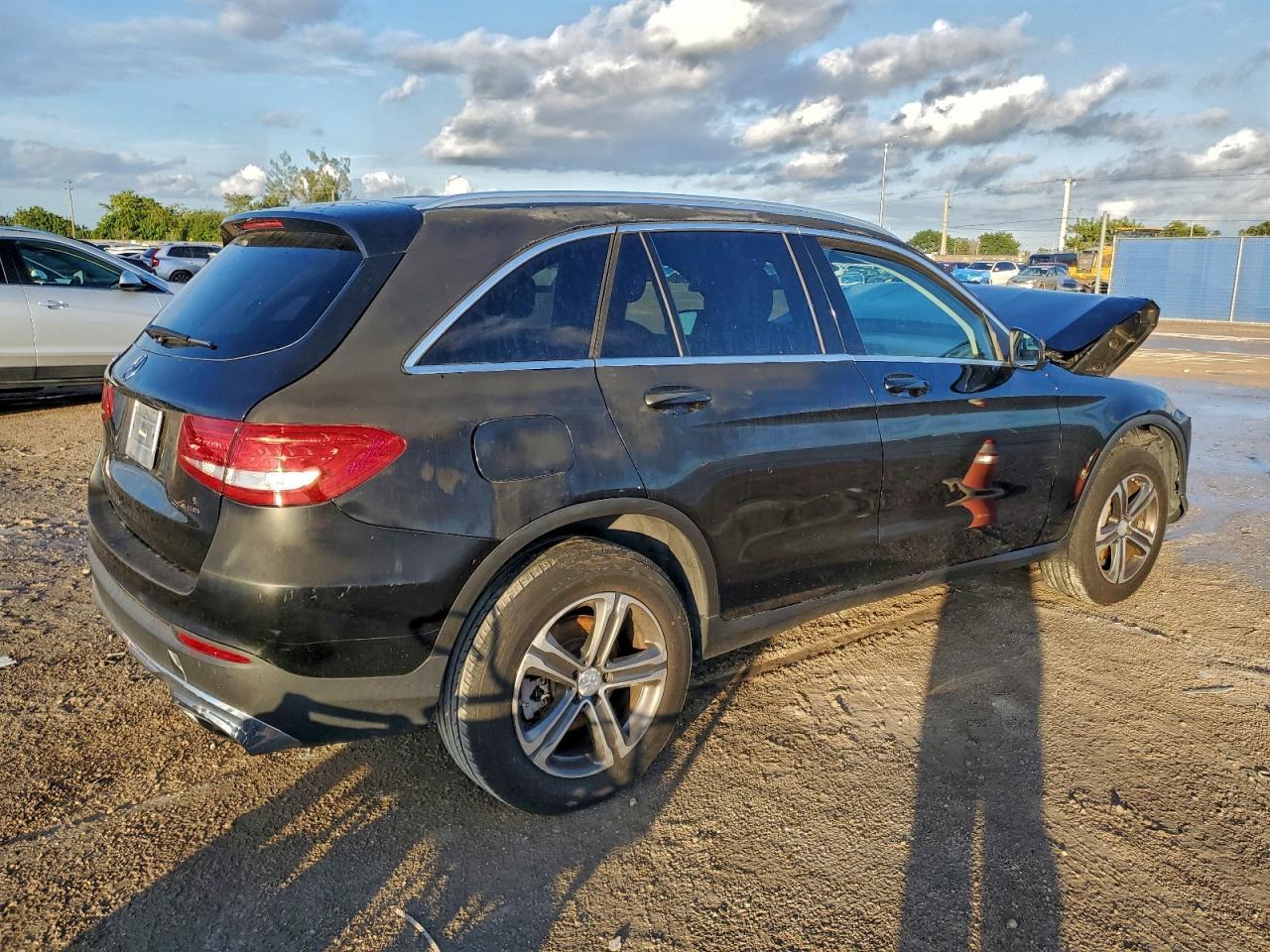 2016 Mercedes-Benz Glc 300 - Фото 3