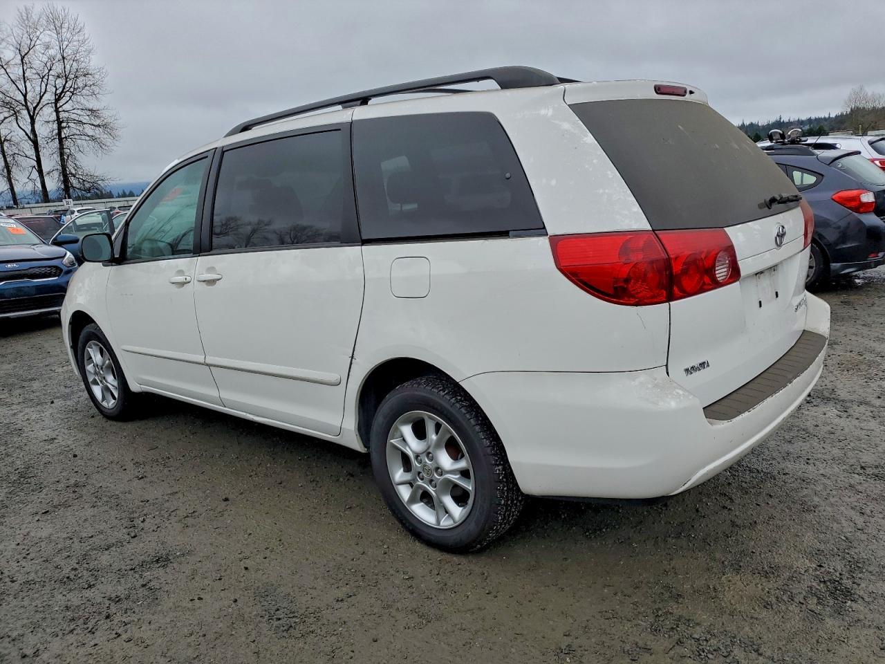 2006 Toyota Sienna Le - Фото 2