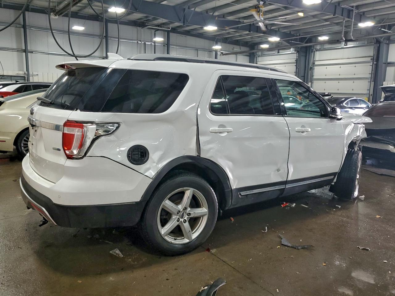 2016 Ford Explorer Xlt - Фото 3