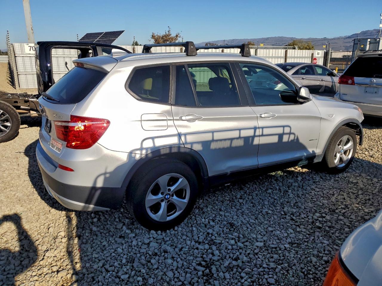 2011 BMW X3 xDrive28I - Фото 3