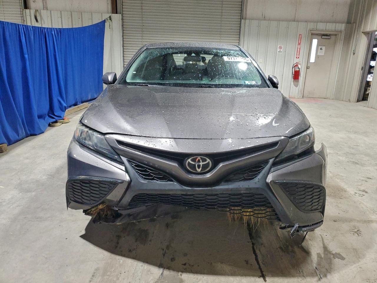 2021 Toyota Camry Se - Image 5