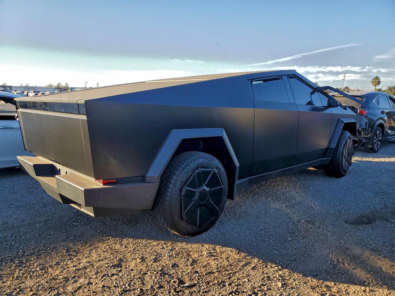 2024 Tesla Cybertruck - Image 3