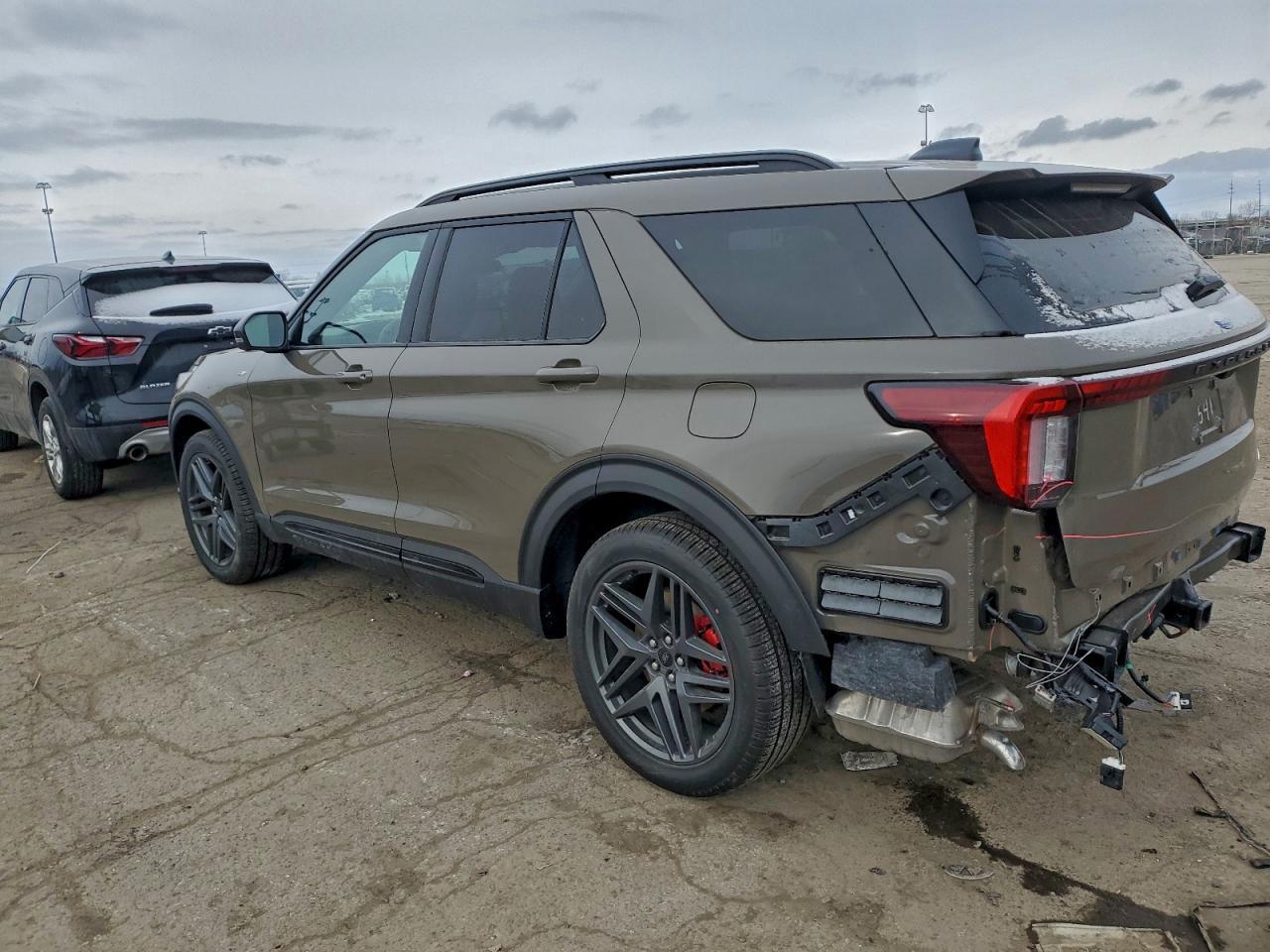 2026 Ford Explorer St-Line - Image 2