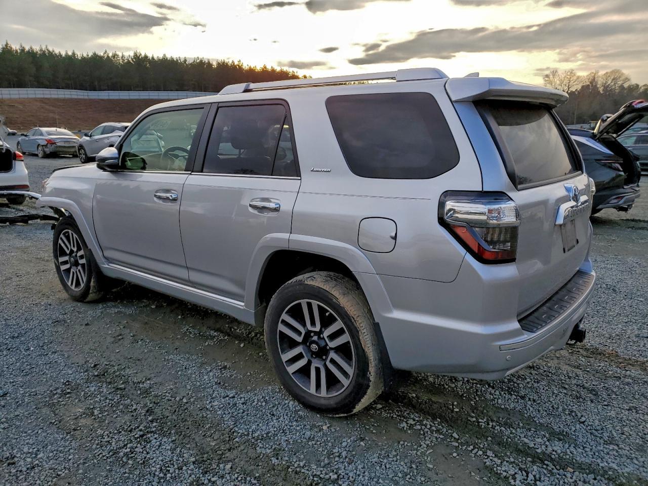 2018 Toyota 4Runner Sr5/Sr5 Premium - Фото 2