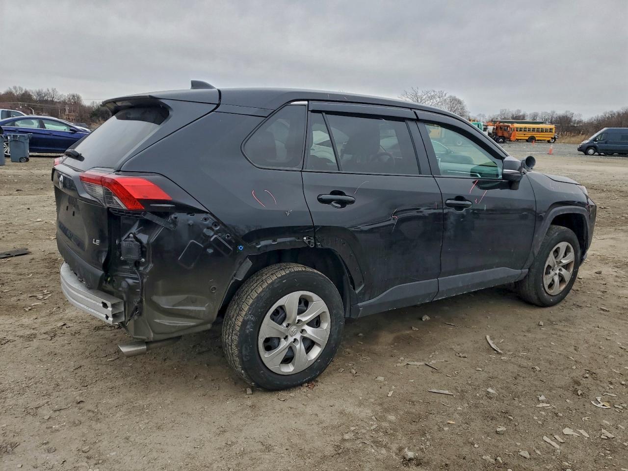 2023 Toyota Rav4 Le - Image 3