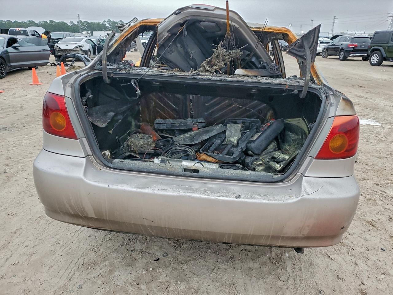 2003 Toyota Corolla Ce - Фото 6