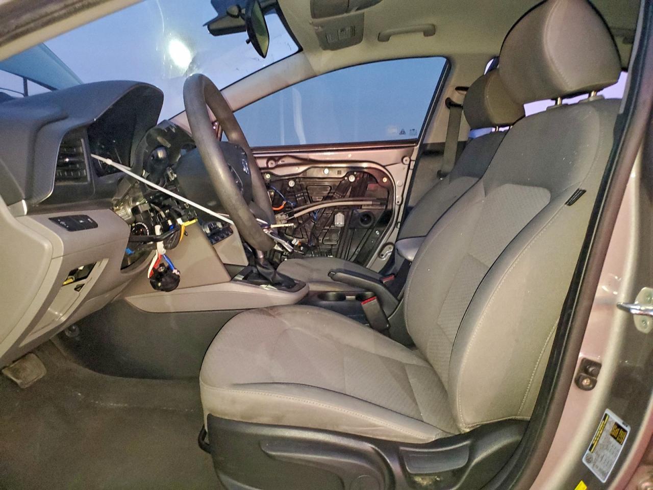 2020 Hyundai Elantra Se - Image 7