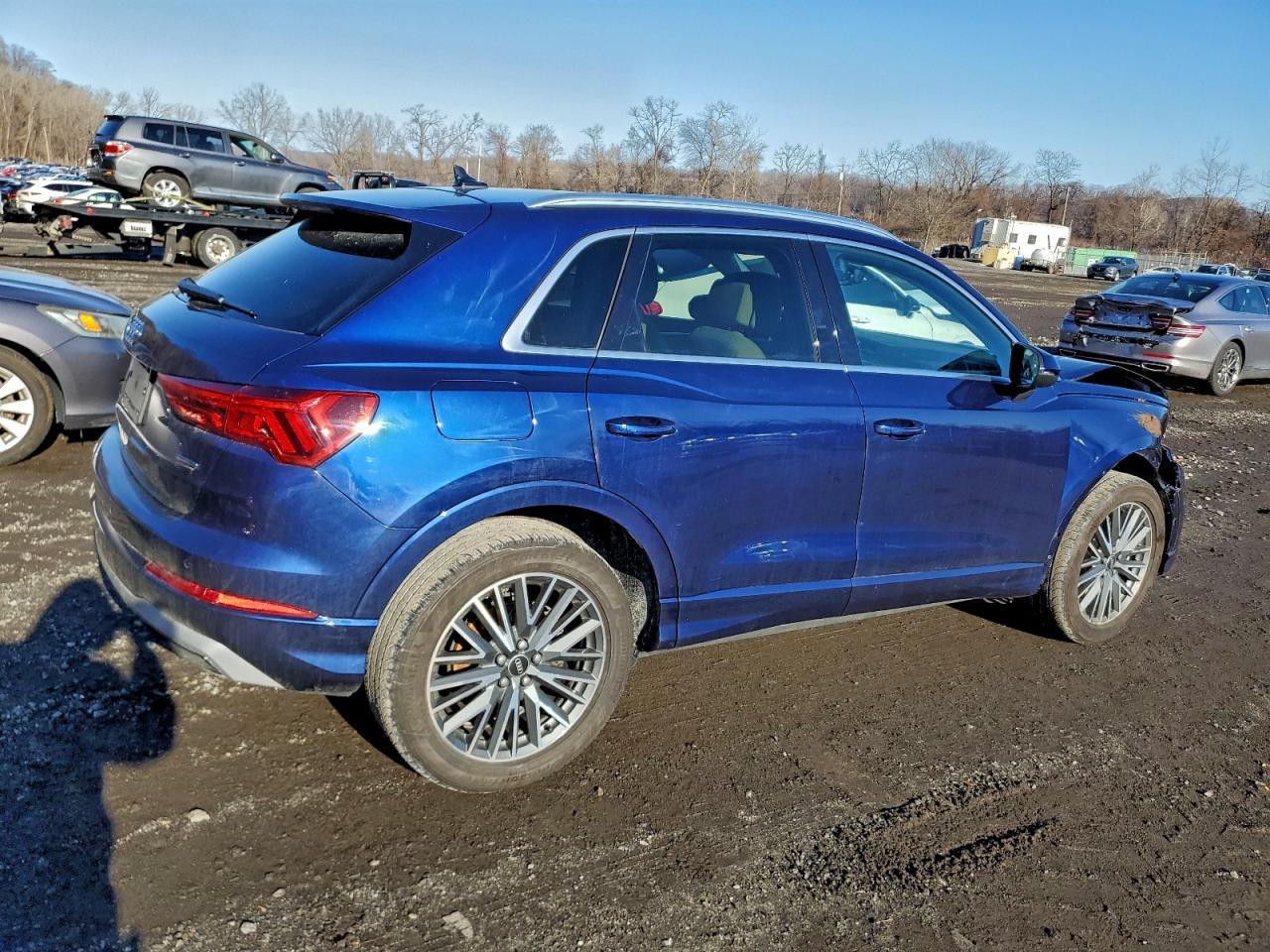 2022 Audi Q3 Premium Plus 40 - Фото 3