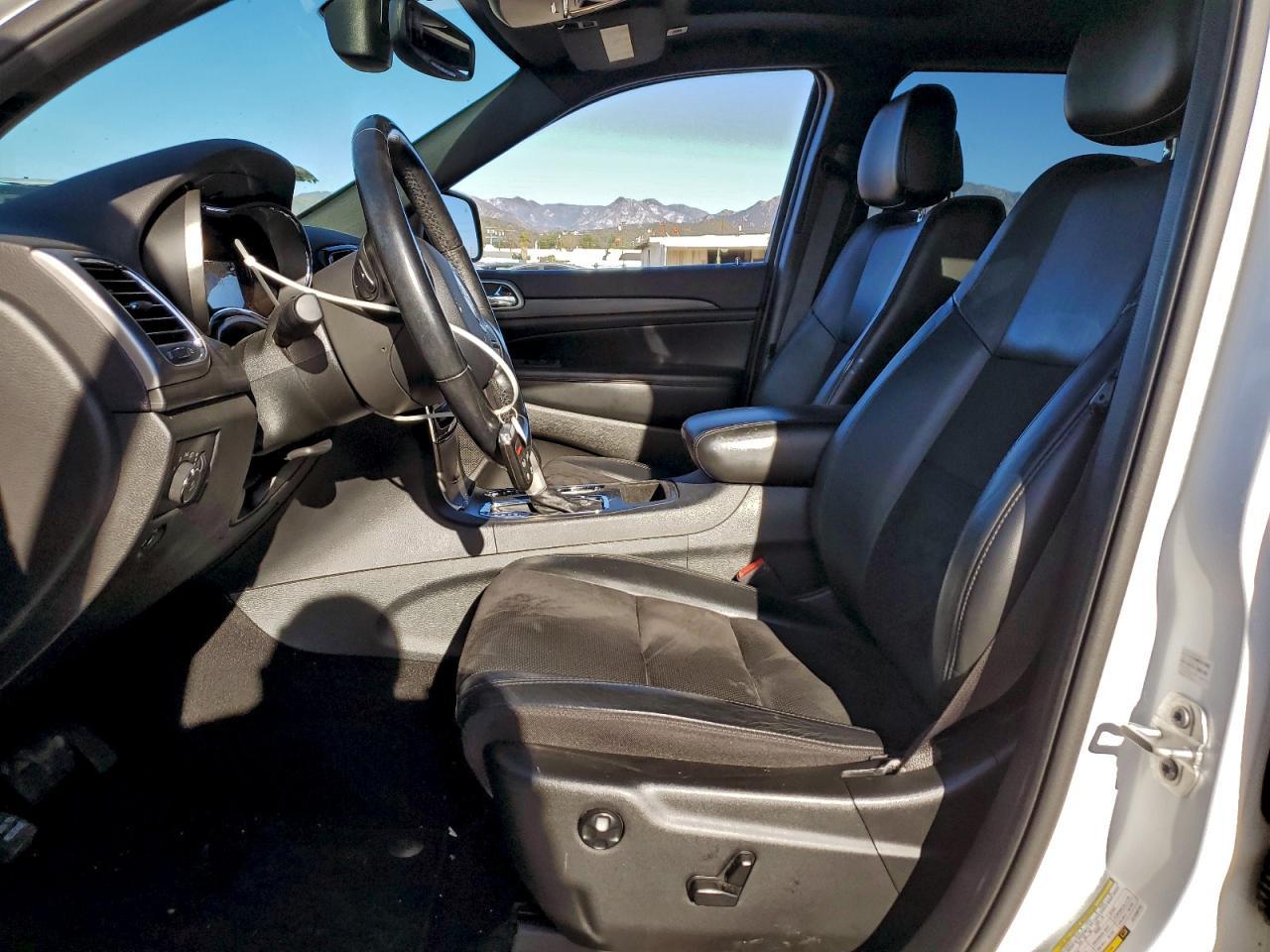 2020 Jeep Grand Cherokee Laredo - Image 7